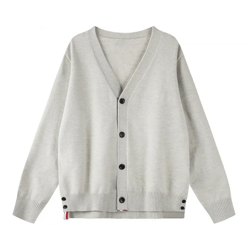 Unisex Oversize V‑Neck Strickcardigan mit Knopfleiste und Seitendruckknöpfen Drune